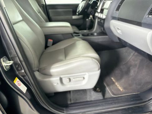 Used 2019 Toyota Sequoia SR5 w/ Premium Package RWD image 15