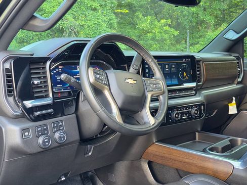 Used 2024 Chevrolet Silverado 2500 High Country w/ Technology Package AWD/4WD image 13