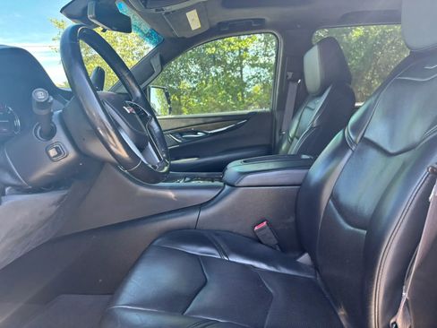 Used 2017 Cadillac Escalade Platinum AWD/4WD image 19