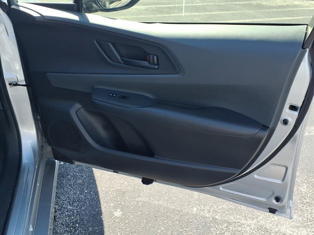 Used 2023 Toyota Prius LE FWD image 19