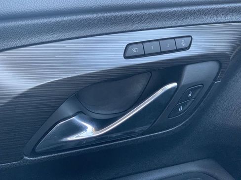 Used 2023 GMC Terrain SLT image 16