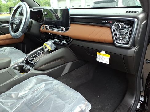 New 2026 GMC Canyon AT4 w/ LPO, Off Road Lift Package AWD/4WD image 9