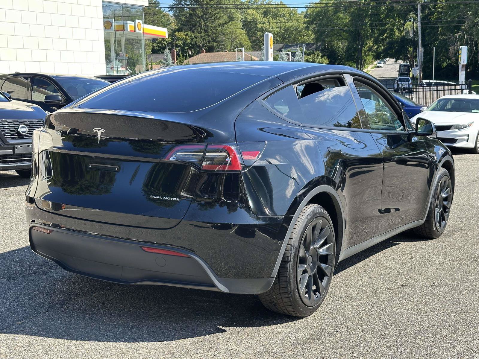 Used 2022 Tesla Model Y Long Range AWD/4WD image 3