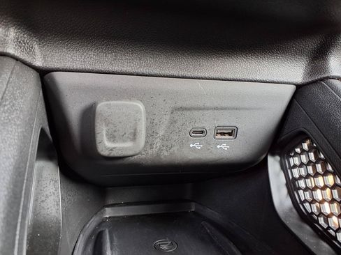 Used 2024 Chevrolet TrailBlazer LT w/ Convenience Package AWD/4WD image 8