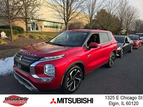 Used 2023 Mitsubishi Outlander SE image 1