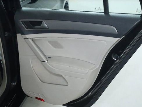 Used 2015 Volkswagen Golf S image 29