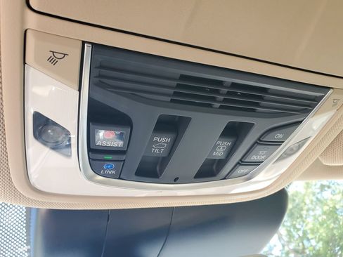 Used 2024 Acura RDX SH-AWD image 34