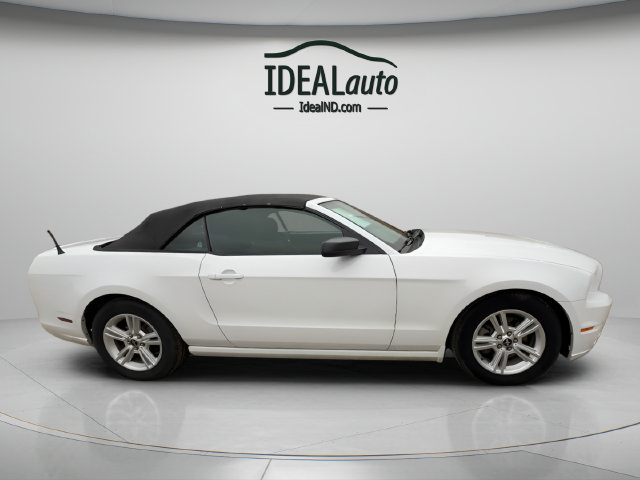 Used 2014 Ford Mustang Convertible RWD image 2
