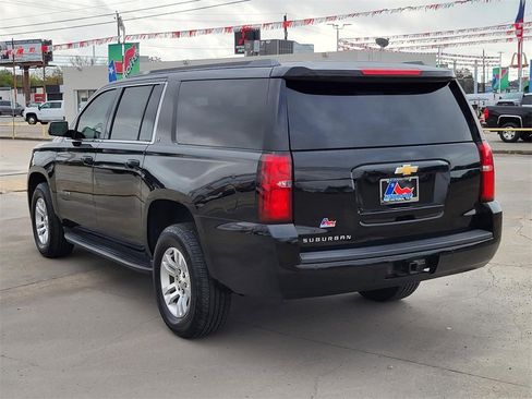 Used 2018 Chevrolet Suburban LT image 5