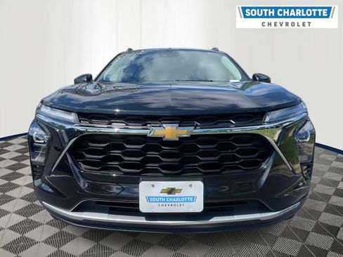 Used 2025 Chevrolet Trax LT FWD image 26