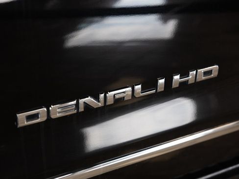 Used 2017 GMC Sierra 2500 Denali w/ Duramax Plus Package AWD/4WD image 8