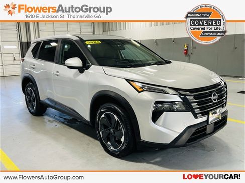 Used 2024 Nissan Rogue SV image 1