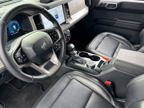 Used 2025 Ford Bronco Outer Banks image 9
