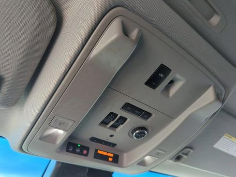 Used 2018 Cadillac Escalade Luxury RWD image 15