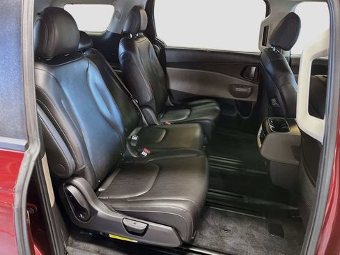Used 2026 Kia Carnival EX FWD image 28