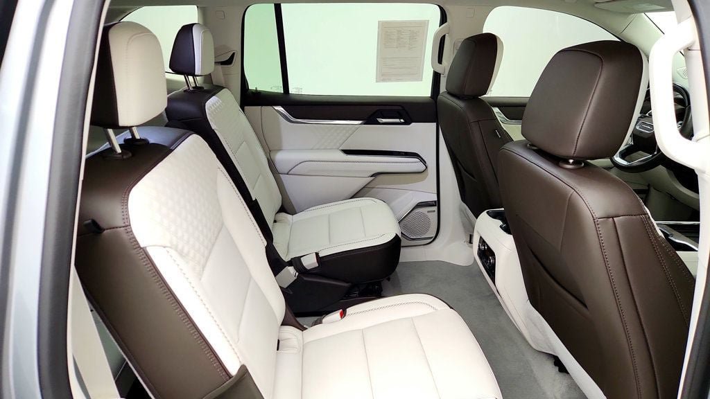 Used 2025 GMC Acadia Denali w/ Super Cruise Package FWD image 22