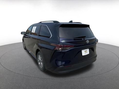 Used 2024 Toyota Sienna XLE image 11