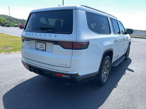 Used 2024 Jeep Wagoneer L Series II w/ Flexible Seating Group AWD/4WD image 5