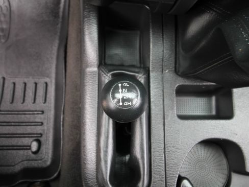 Used 2003 Dodge Ram 2500 Truck SLT image 31