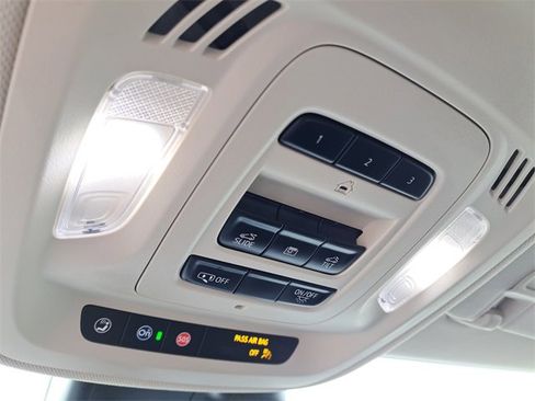 Used 2021 Buick Envision Avenir w/ Technology Package II image 20