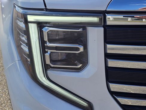 Used 2024 GMC Sierra 1500 SLT w/ SLT Premium Plus Package AWD/4WD image 4