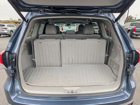 Used 2017 Toyota Highlander Plus AWD/4WD image 17