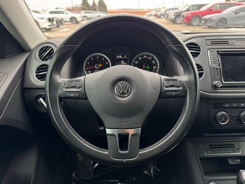 Used 2017 Volkswagen Tiguan S image 29
