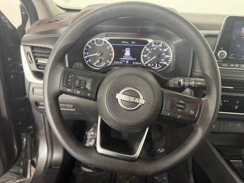 Used 2023 Nissan Rogue S FWD image 19