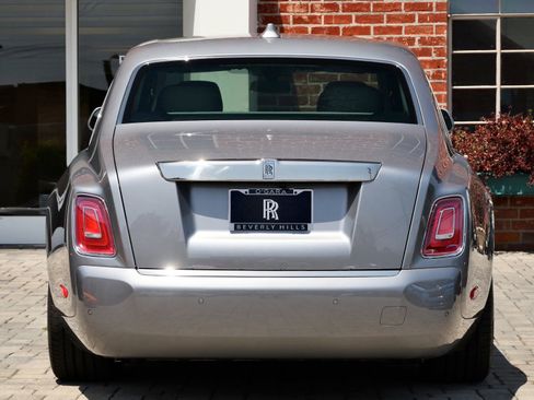 Used 2023 Rolls-Royce Phantom Sedan RWD image 22