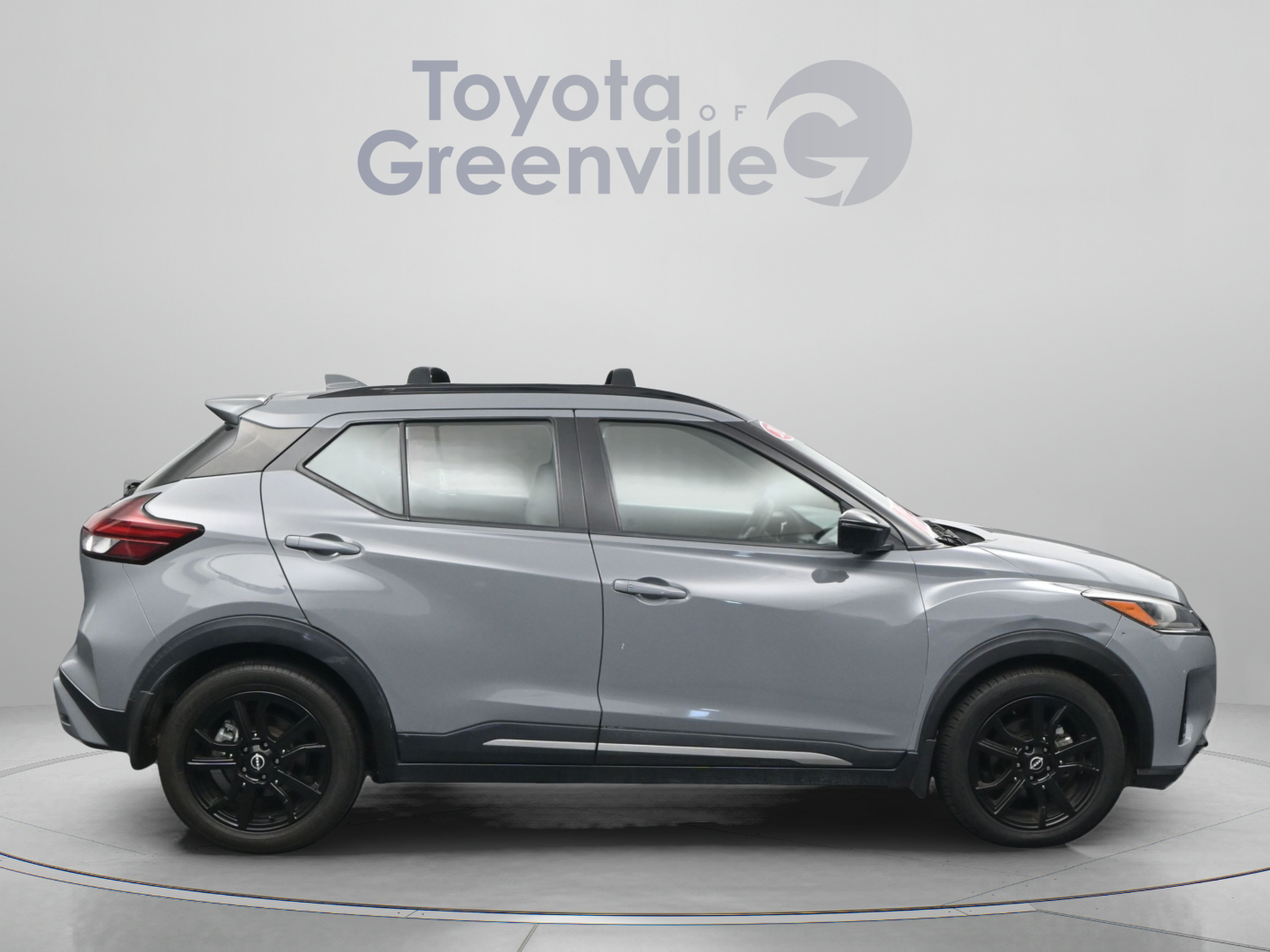 Used 2022 Nissan Kicks SR w/ Premium Package FWD image 16