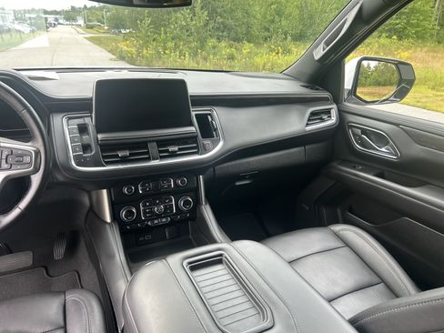 Used 2024 Chevrolet Tahoe Z71 w/ Luxury Package AWD/4WD image 12