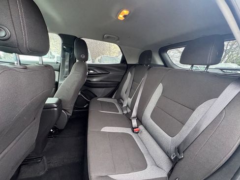 Used 2025 Chevrolet TrailBlazer LT AWD/4WD image 17