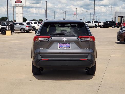 Used 2021 Toyota RAV4 XLE FWD image 8
