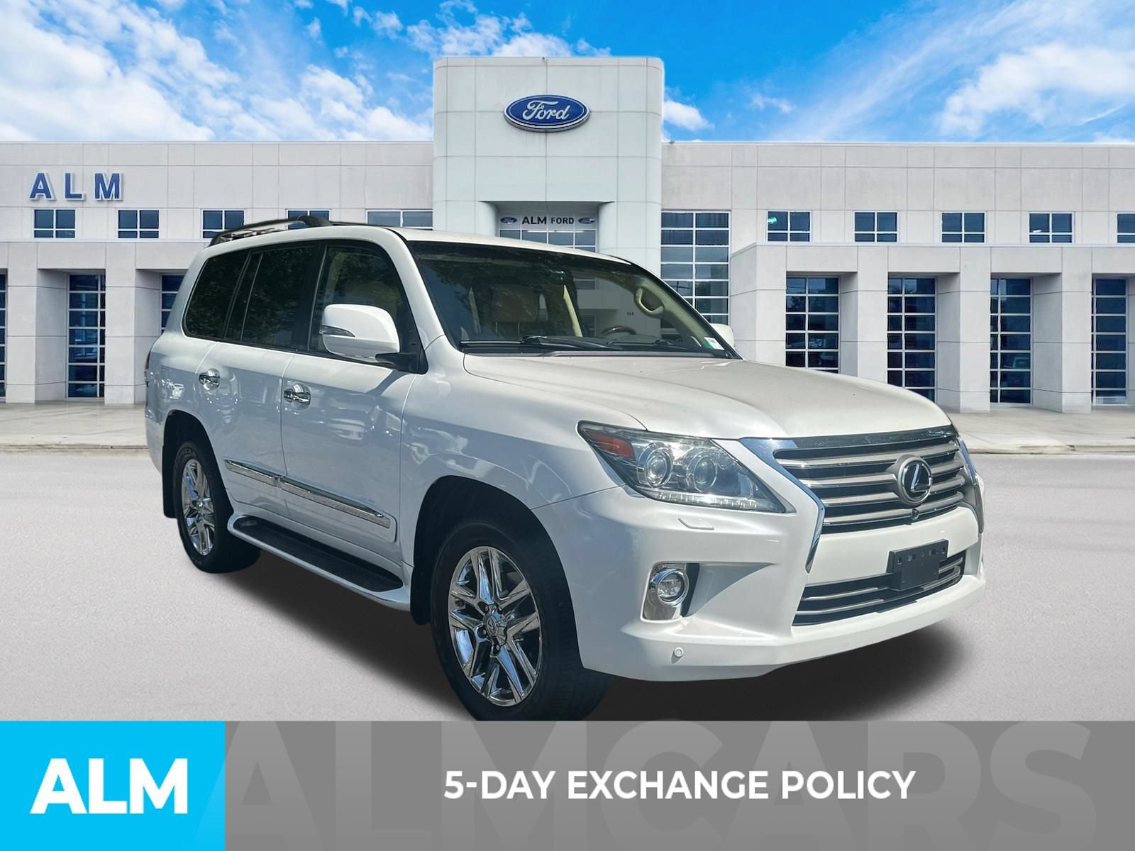 Used 2015 Lexus LX 570 4WD w/ Luxury Package image 3