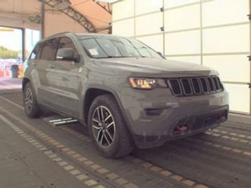 Used 2021 Jeep Grand Cherokee Trailhawk w/ Trailhawk Luxury Group AWD/4WD image 3
