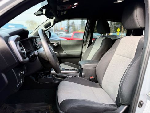 Used 2020 Toyota Tacoma TRD Off-Road image 13