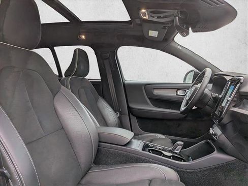 Used 2021 Volvo XC40 T5 R-Design w/ Climate Package image 23