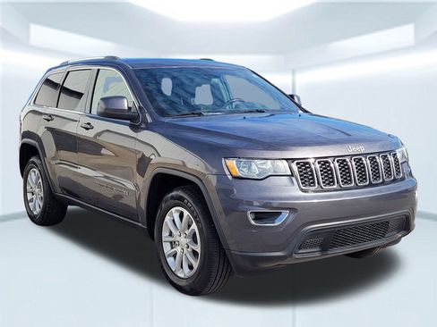 Used 2021 Jeep Grand Cherokee Laredo image 8