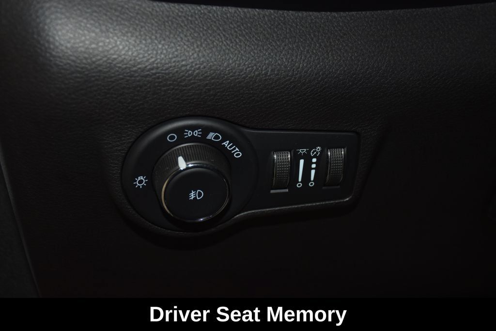 Used 2023 Jeep Compass Limited w/ Elite Group AWD/4WD image 12