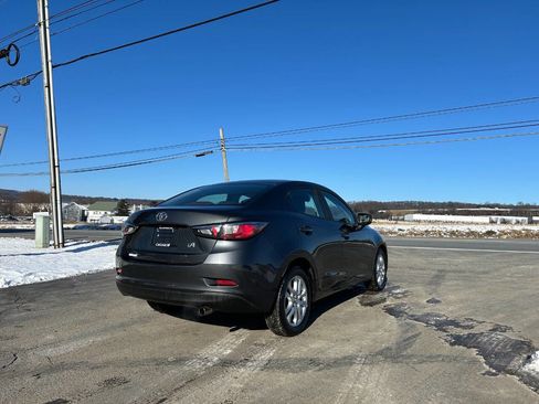 Used 2017 Toyota Yaris iA image 11