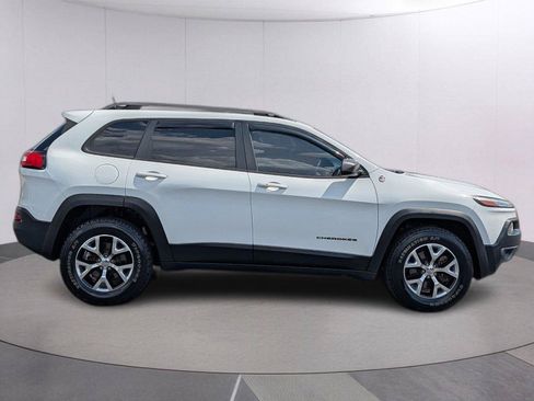 Used 2015 Jeep Cherokee Trailhawk w/ Comfort/Convenience Group AWD/4WD image 6