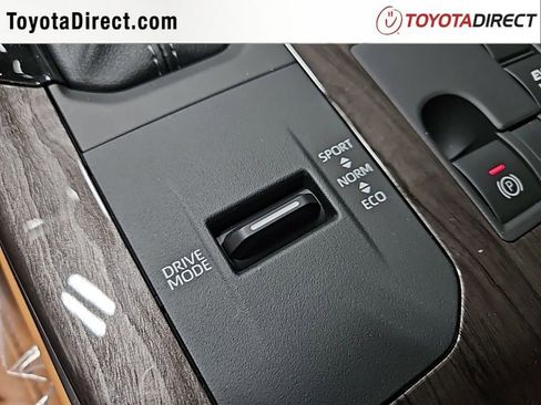 New 2026 Toyota Highlander Platinum AWD/4WD image 18