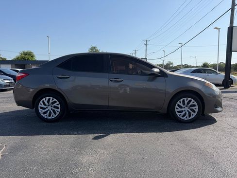 Used 2017 Toyota Corolla LE FWD image 4