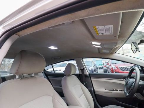 Used 2017 Hyundai Elantra SE image 38