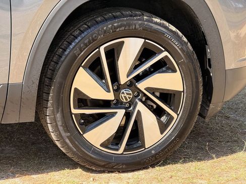 Used 2024 Volkswagen Atlas SE AWD/4WD image 12