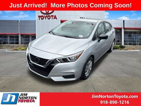 Used 2021 Nissan Versa S FWD image 3