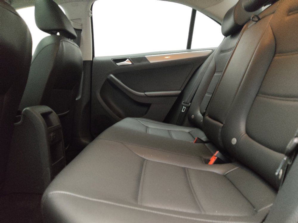 Used 2017 Volkswagen Jetta SE FWD image 18