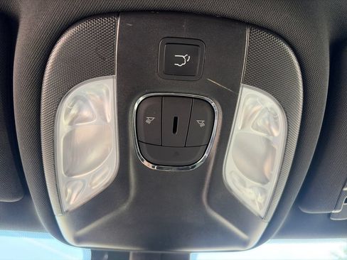 Used 2025 Jeep Compass Latitude w/ Convenience Group AWD/4WD image 35