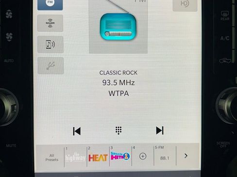 Used 2025 RAM 1500 Laramie image 28