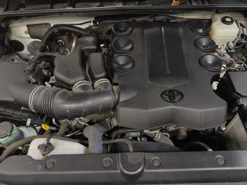 Used 2021 Toyota 4Runner SR5 AWD/4WD image 30